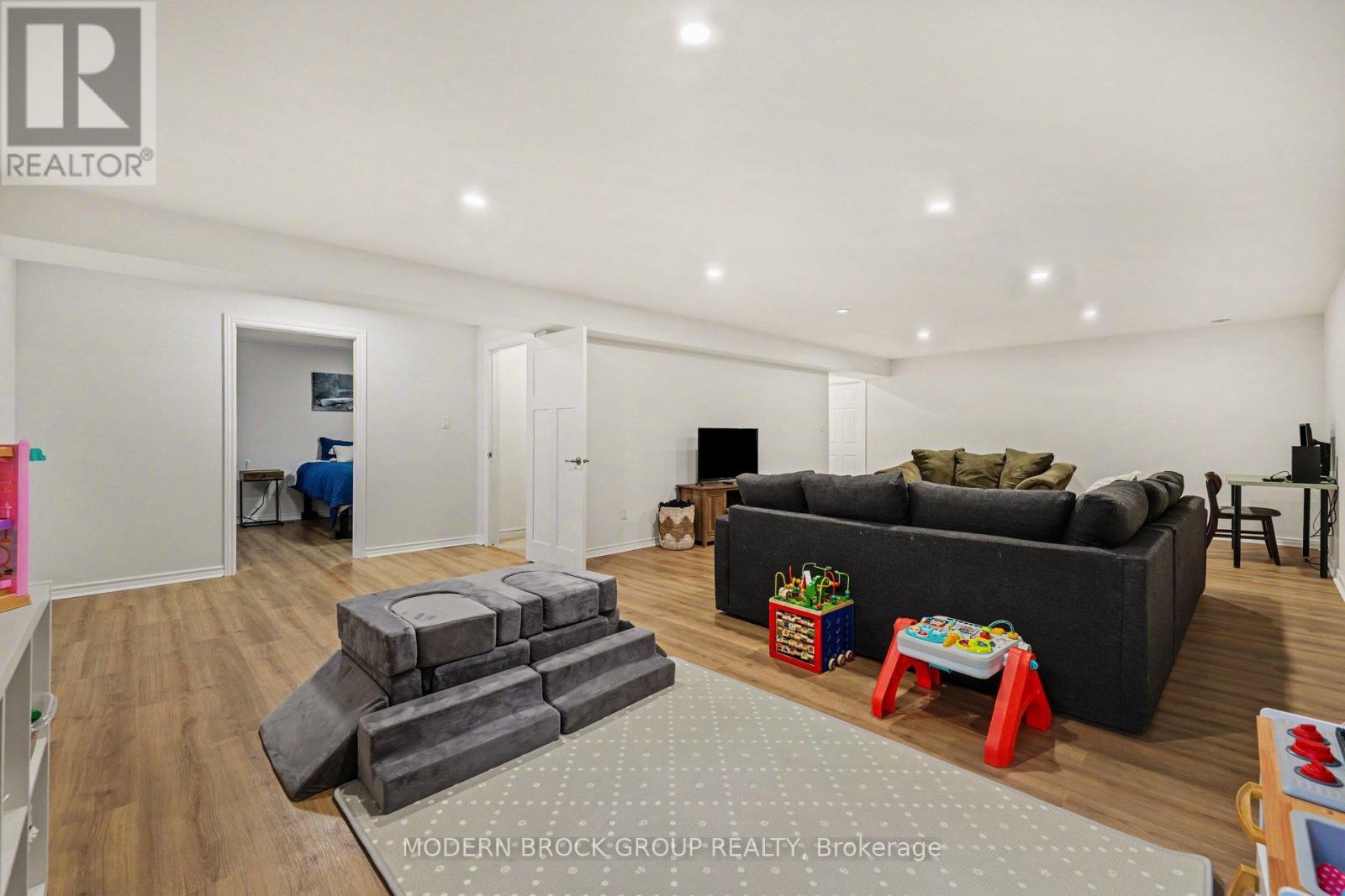 17 DOUGLAS BROWN WAY - 24