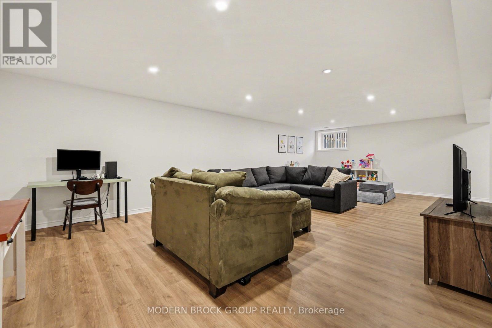 17 DOUGLAS BROWN WAY - 25