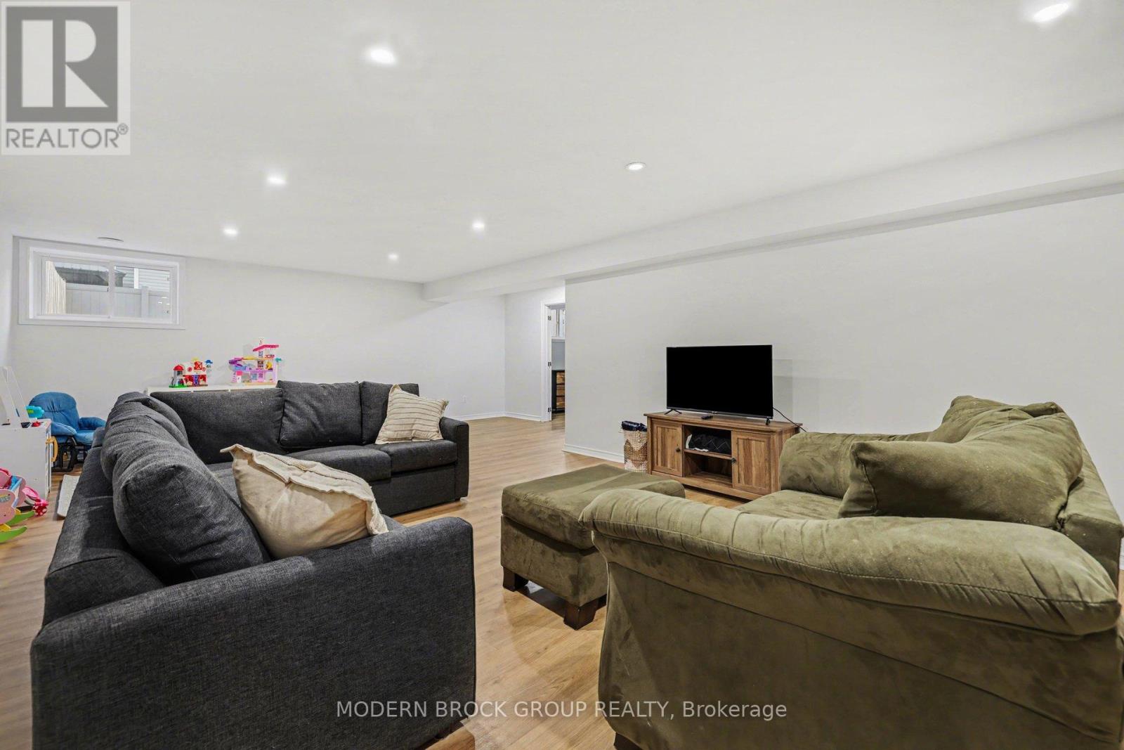 17 DOUGLAS BROWN WAY - 26