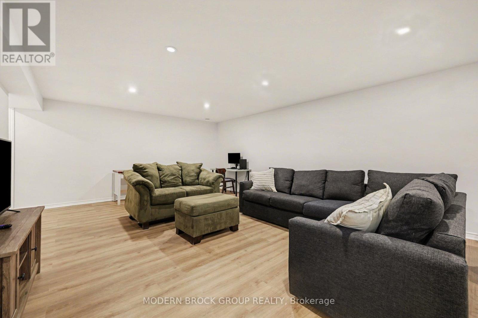17 DOUGLAS BROWN WAY - 27