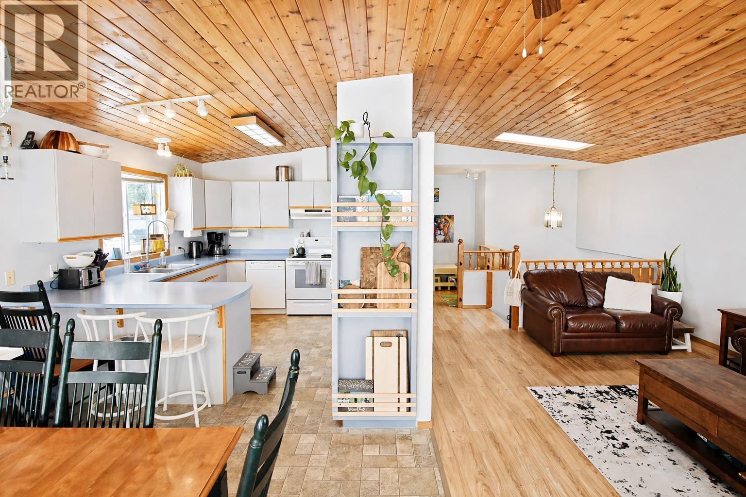 1982 ELLIOTT CRESCENT - 7