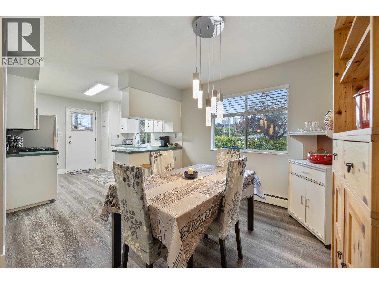 4 Bed, 3 Bath House for Sale in Burnaby – 4607 IRMIN STREET, Burnaby - Image 4