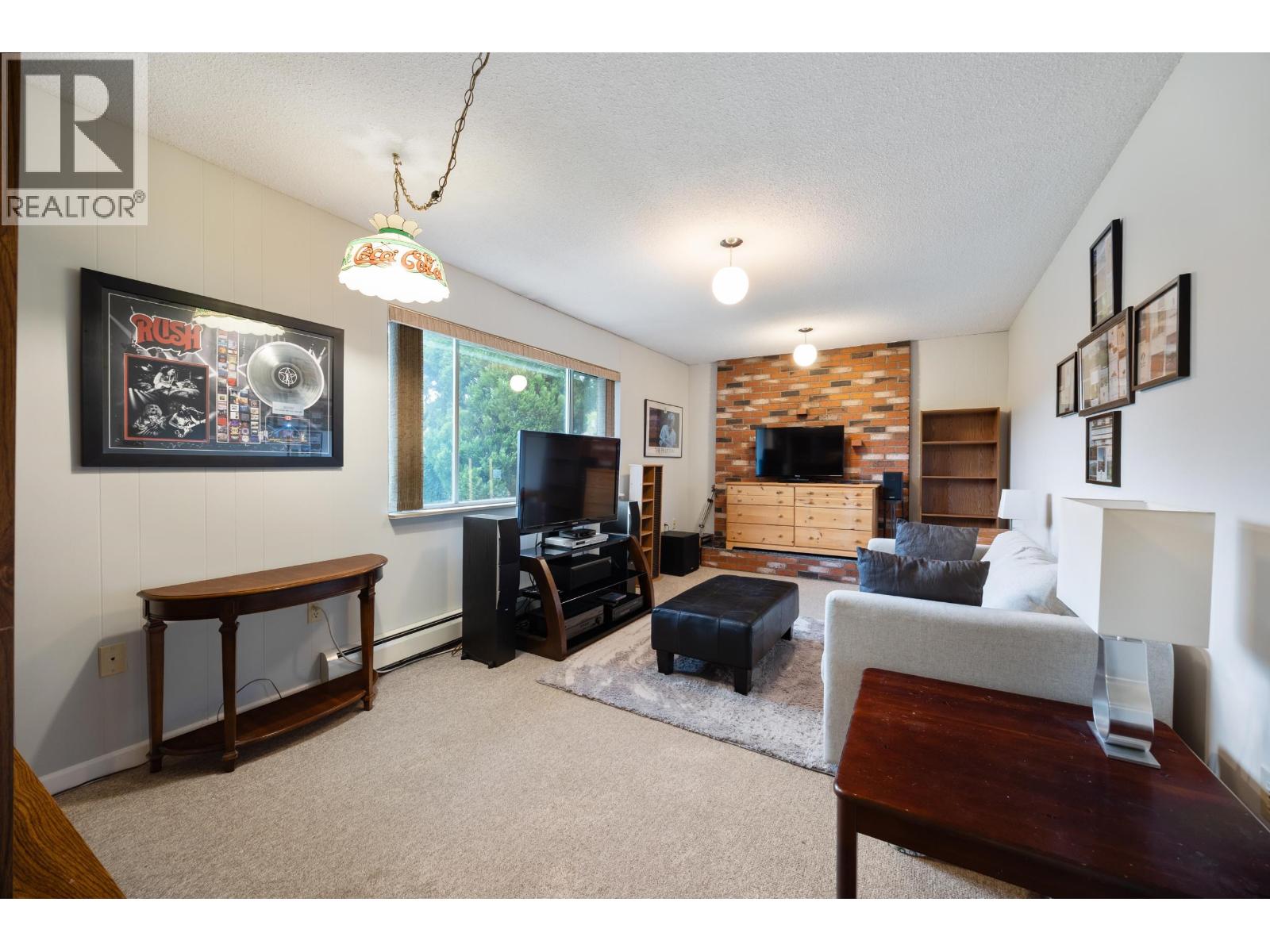 4 Bed, 3 Bath House for Sale in Burnaby – 4607 IRMIN STREET, Burnaby - Image 9