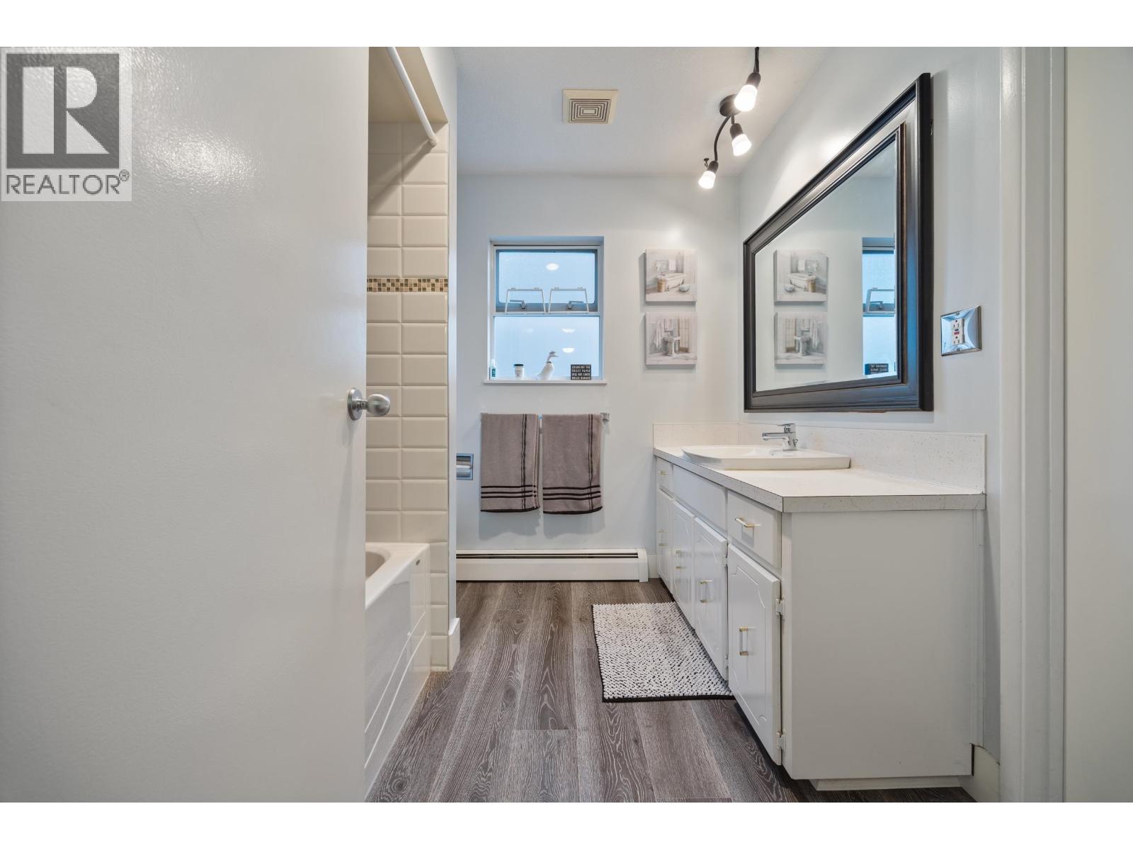 4 Bed, 3 Bath House for Sale in Burnaby – 4607 IRMIN STREET, Burnaby - Image 15