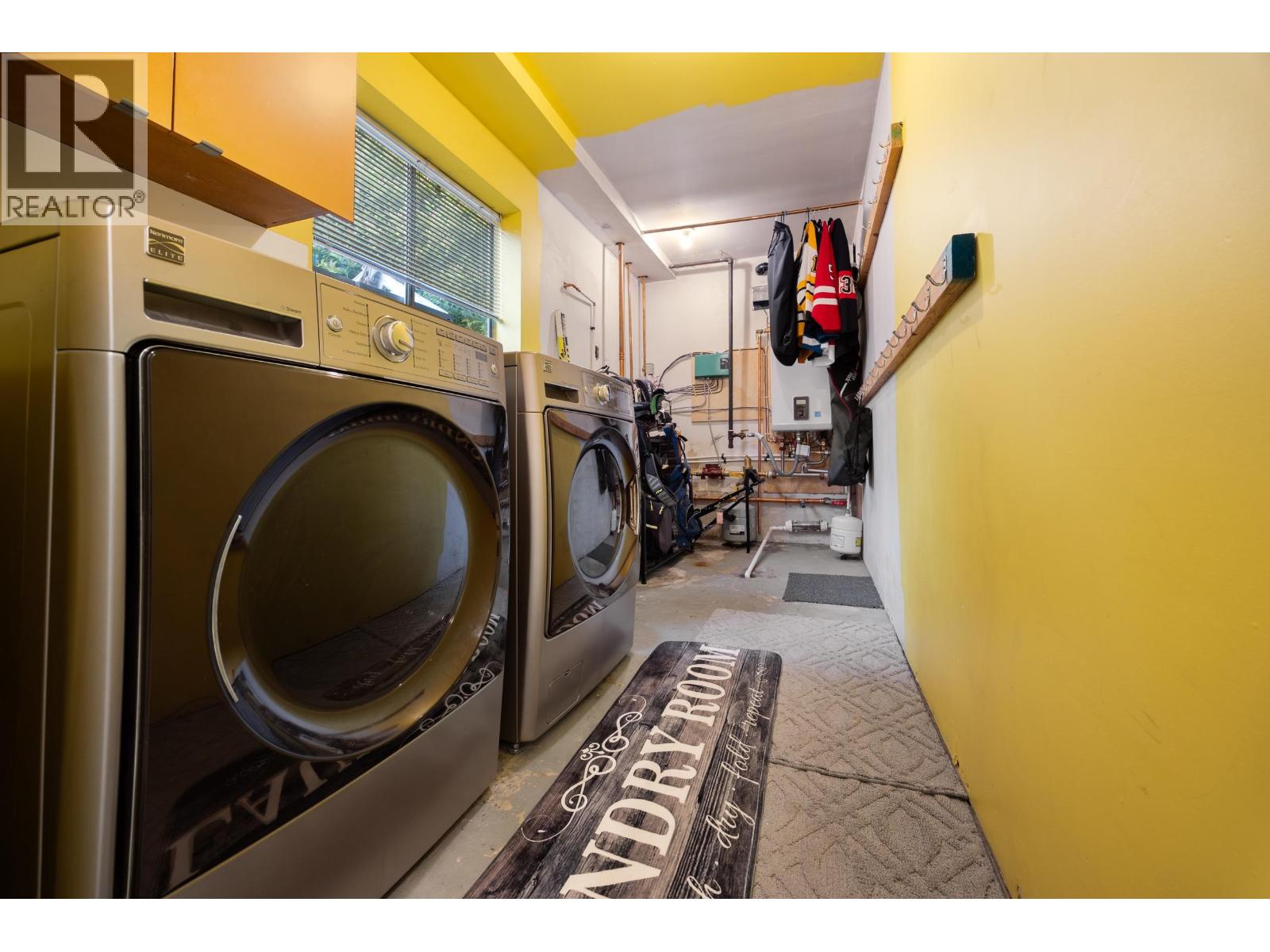 4 Bed, 3 Bath House for Sale in Burnaby – 4607 IRMIN STREET, Burnaby - Image 6