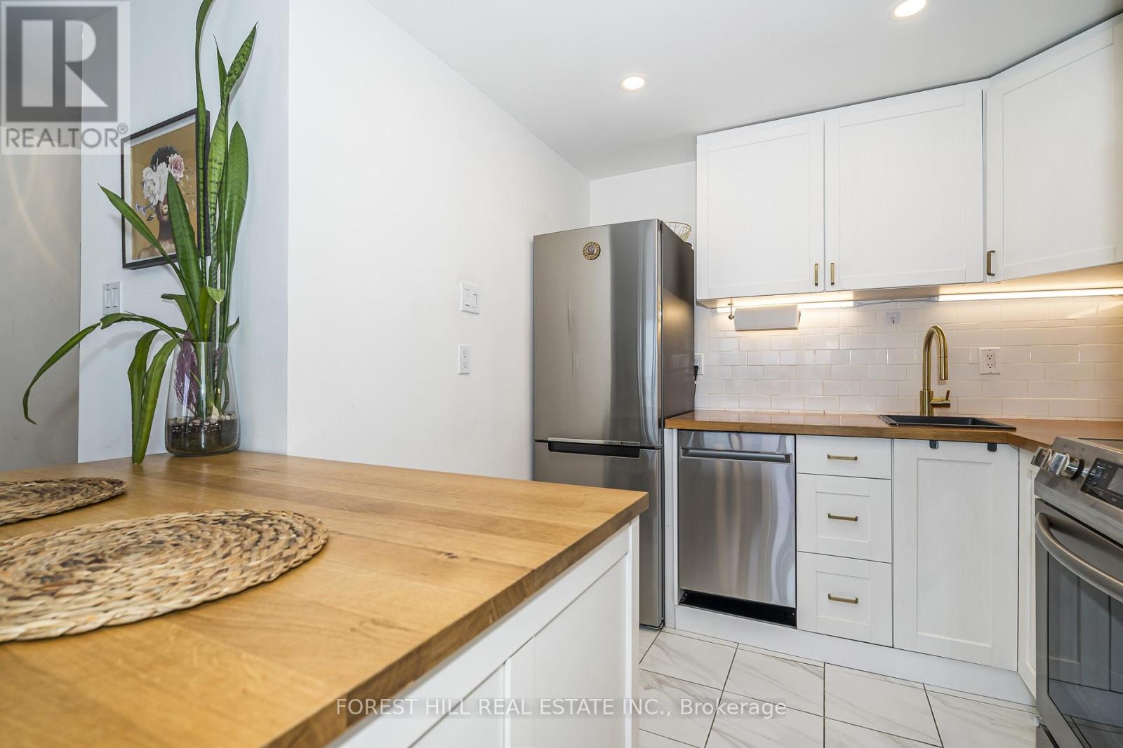 903 - 117 GERRARD STREET E — photo 17