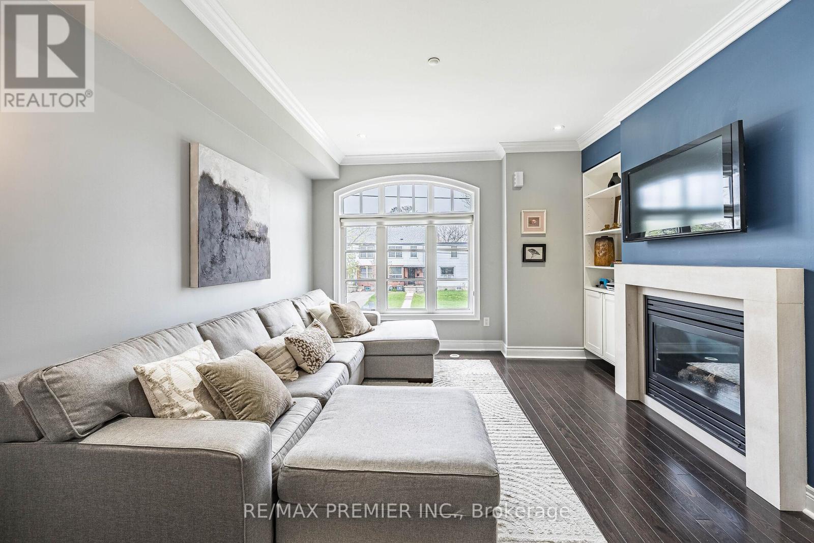 #16 8321 KIPLING AVENUE - 11