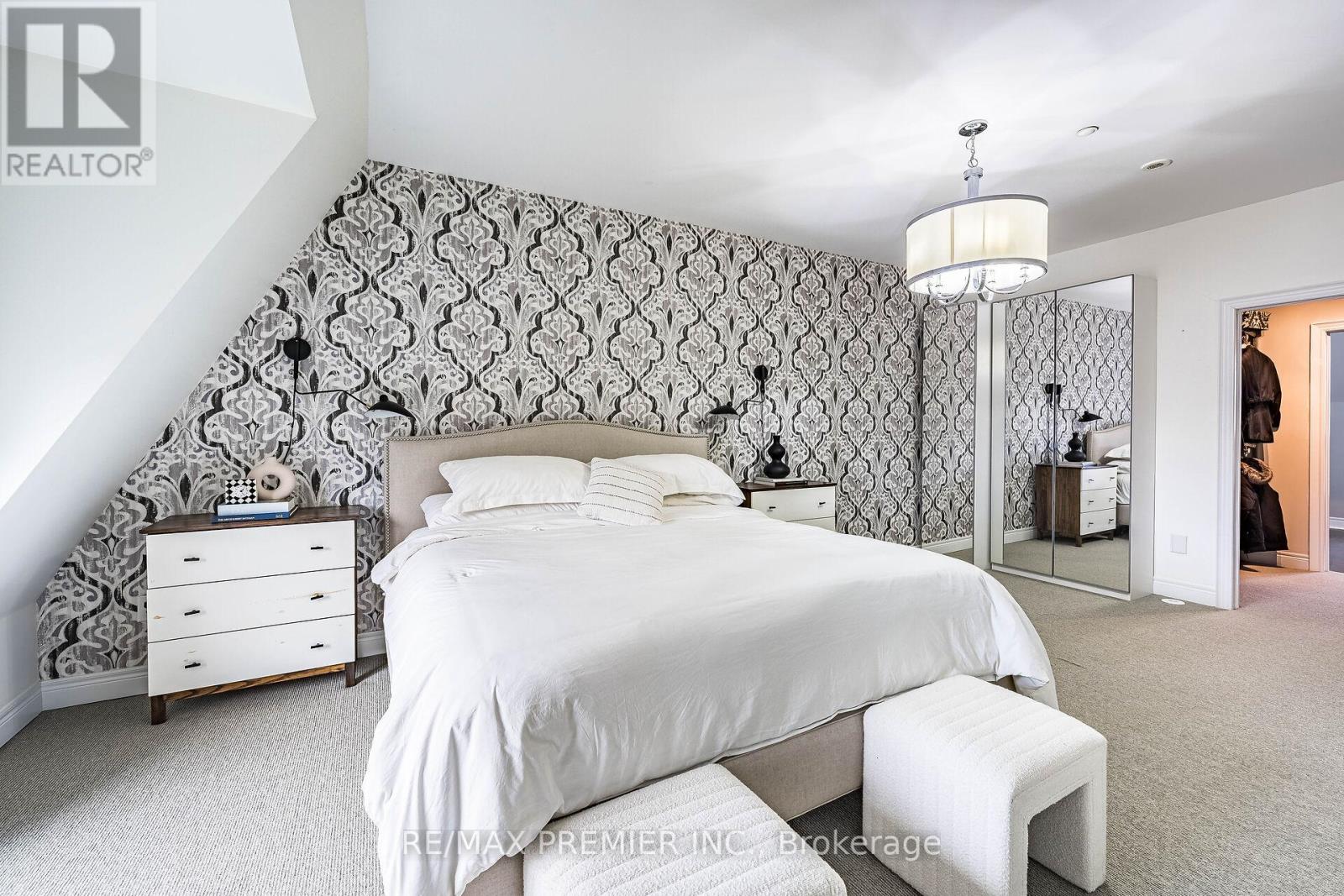#16 8321 KIPLING AVENUE - 25