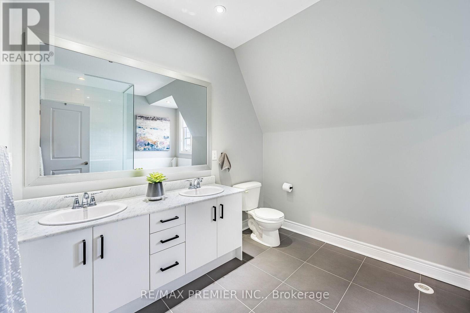 #16 8321 KIPLING AVENUE - 26