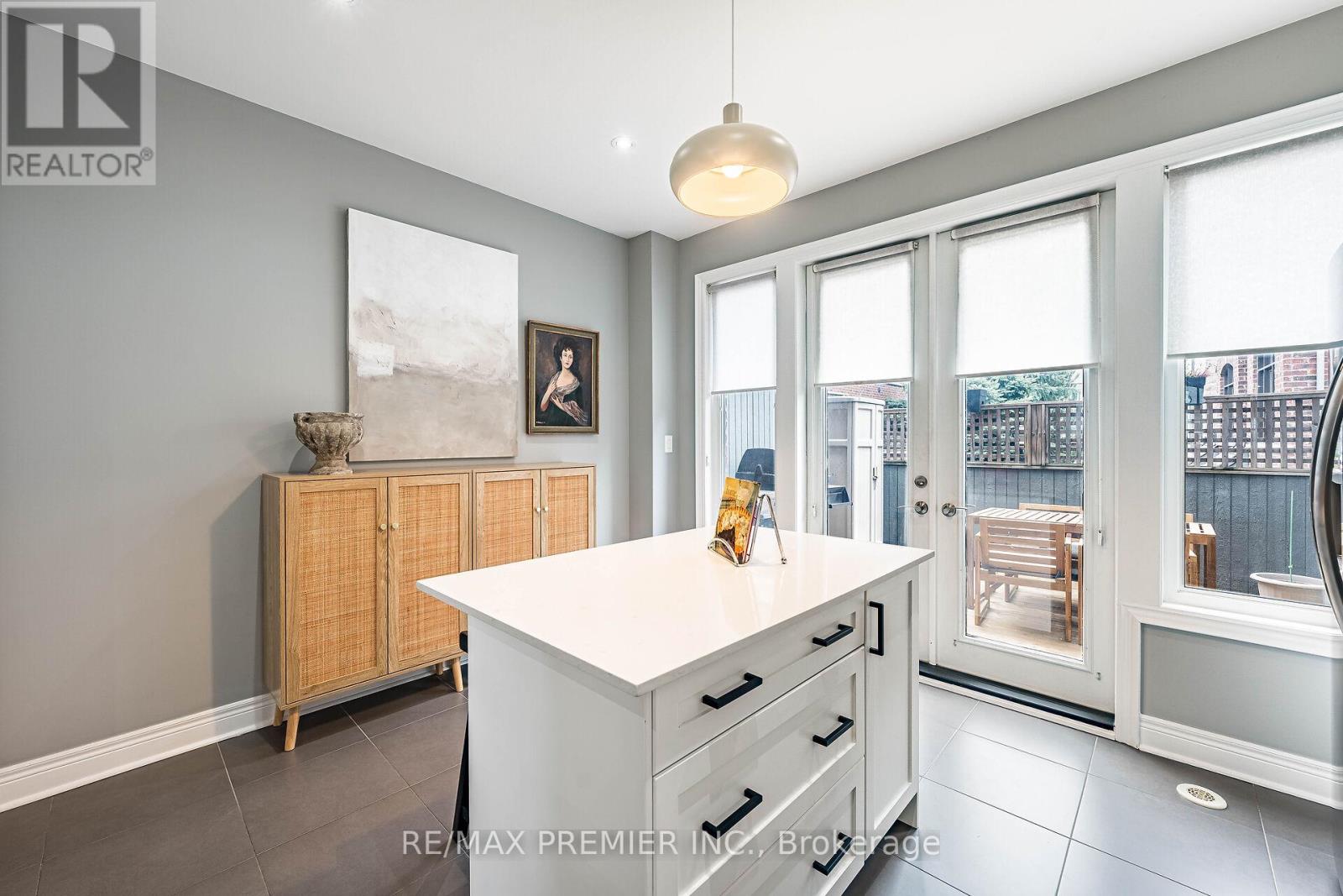 #16 8321 KIPLING AVENUE - 6