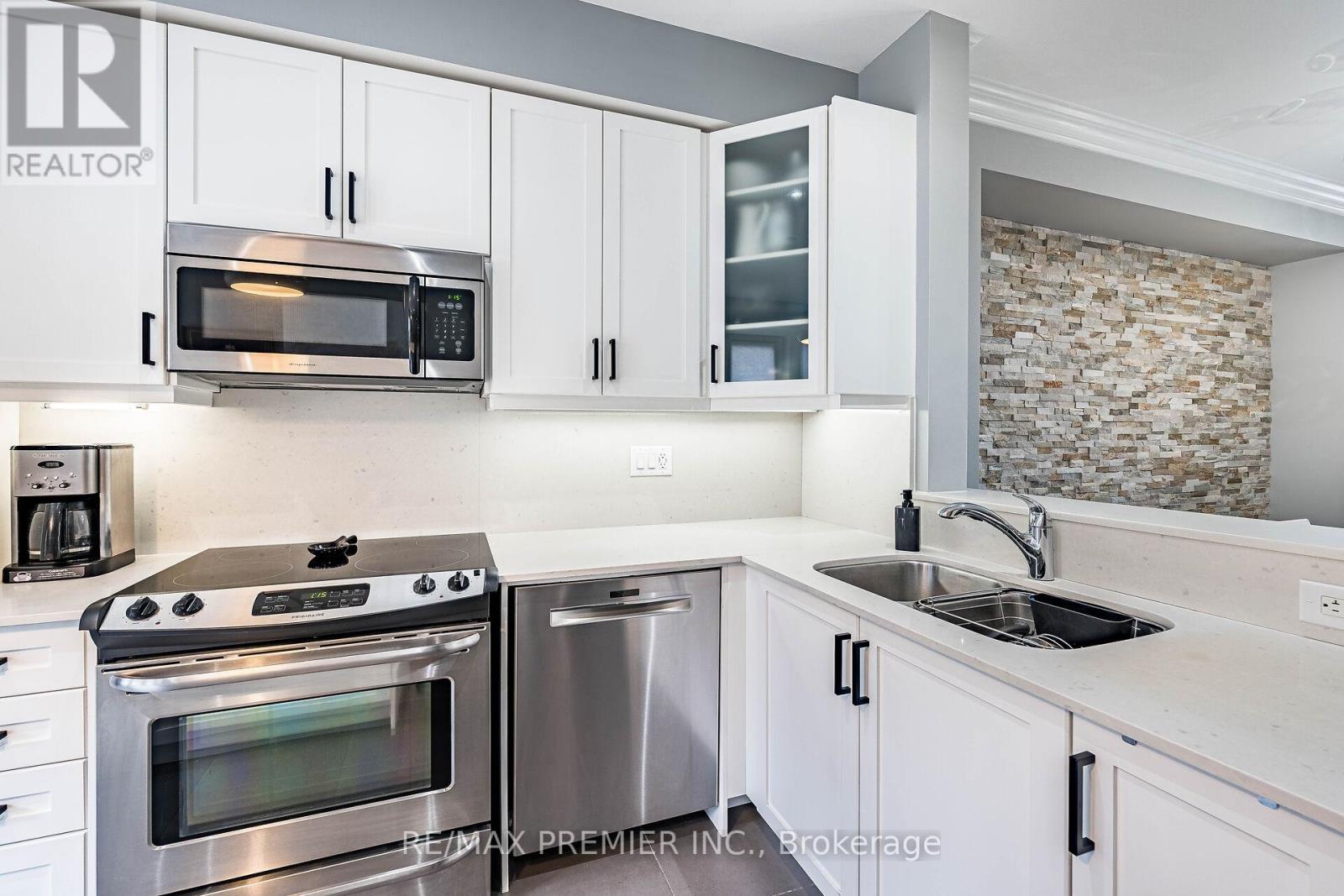 #16 8321 KIPLING AVENUE - 8