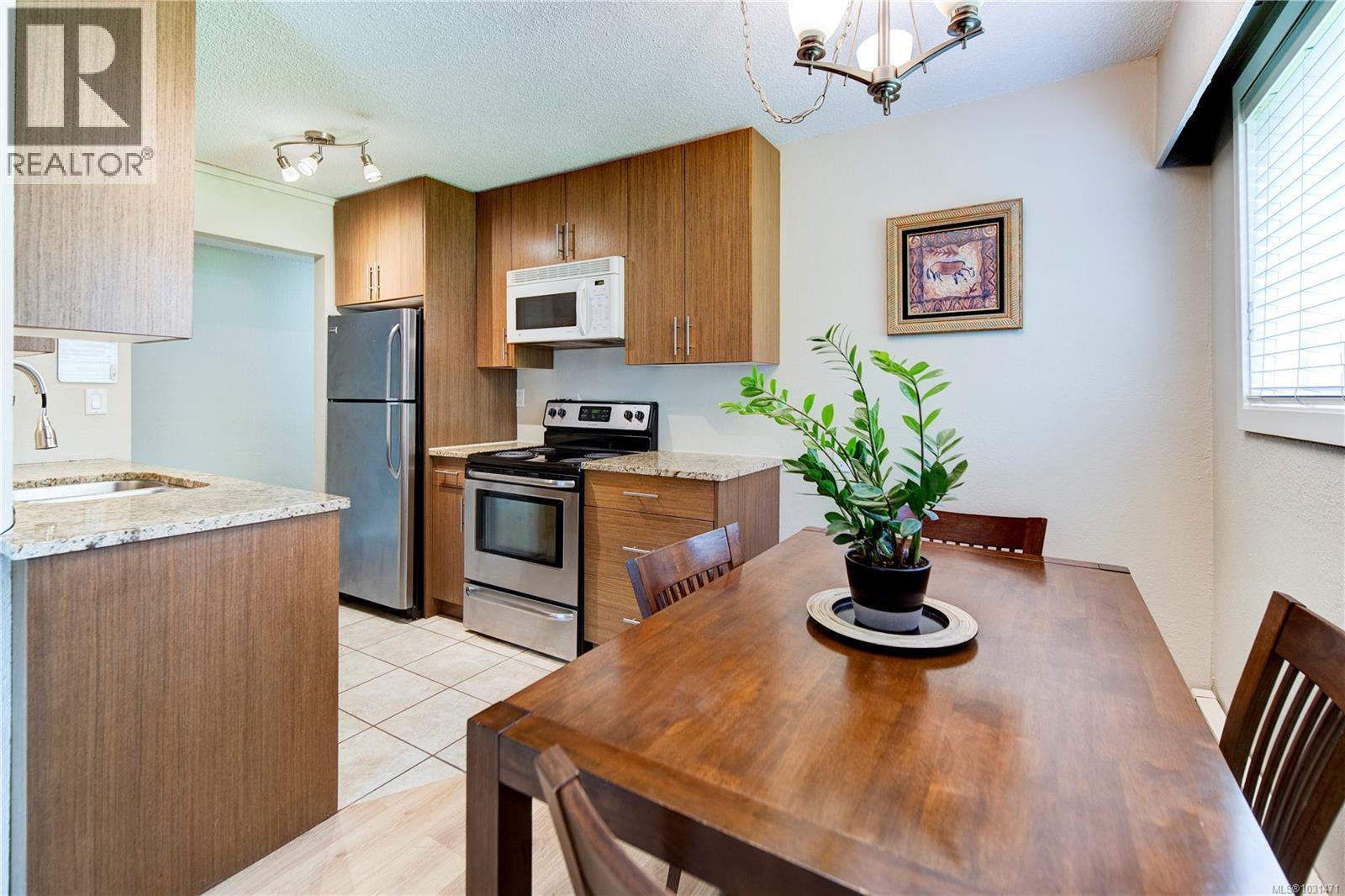 #101 3800 Quadra St - 7