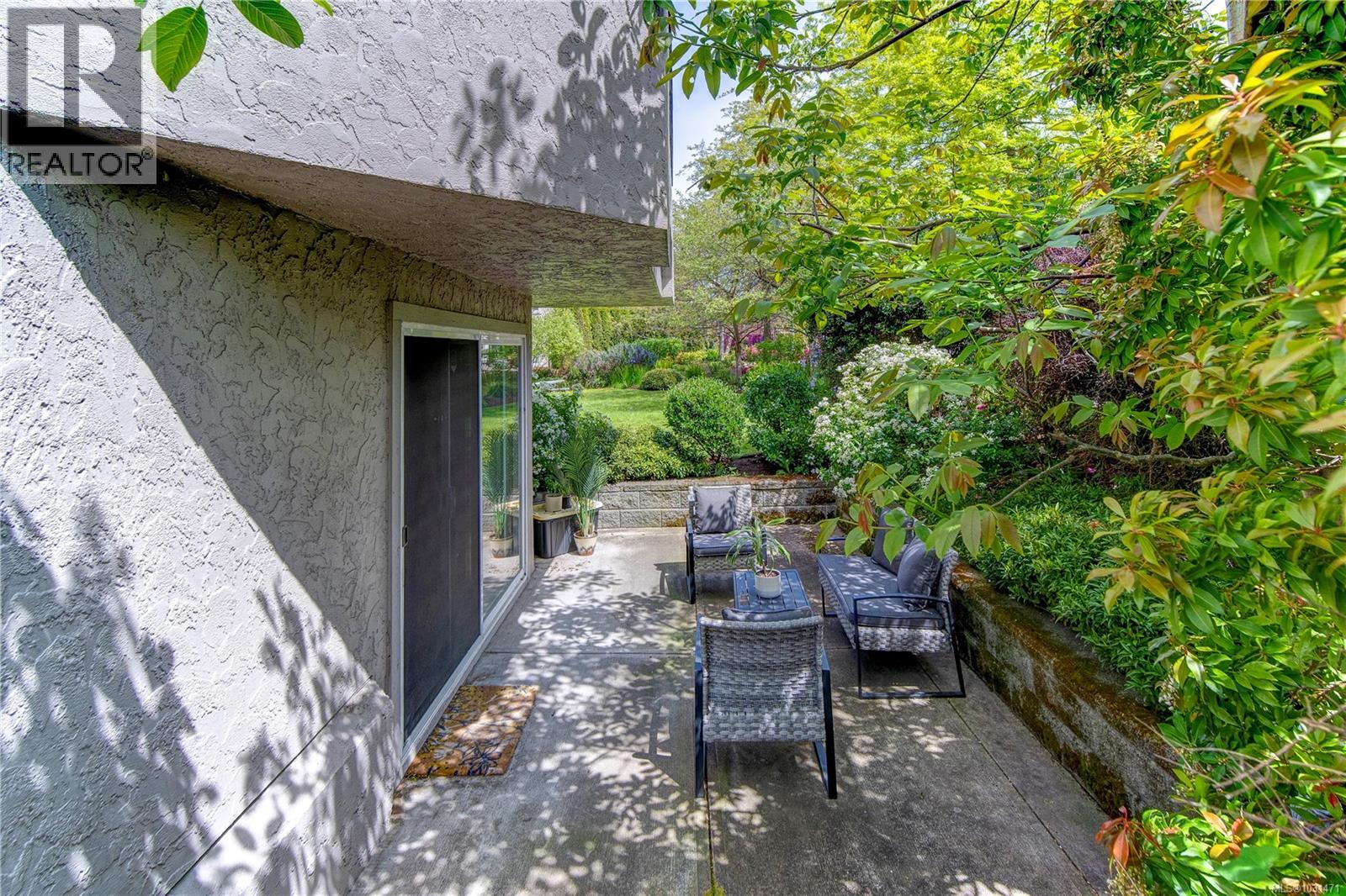 101 3800 Quadra St, Saanich