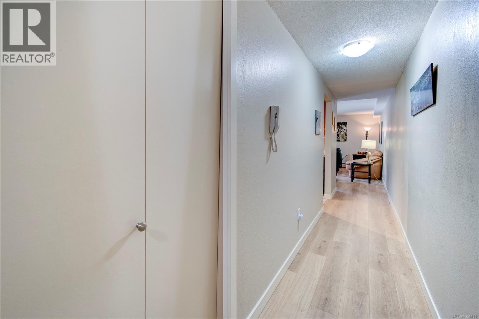 #101 3800 Quadra St - 17
