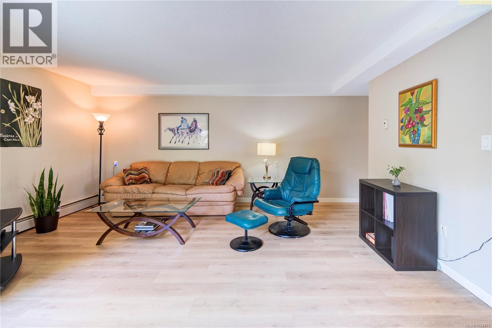 #101 3800 Quadra St - 4