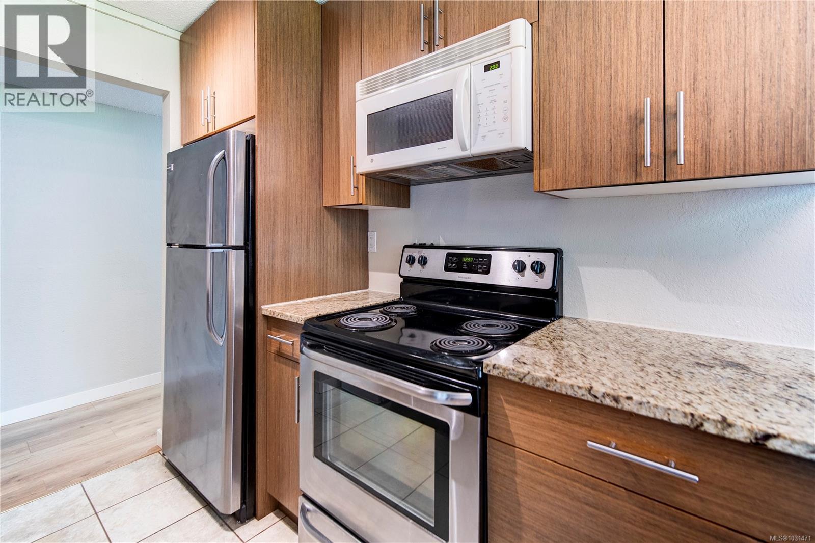 #101 3800 Quadra St - 10