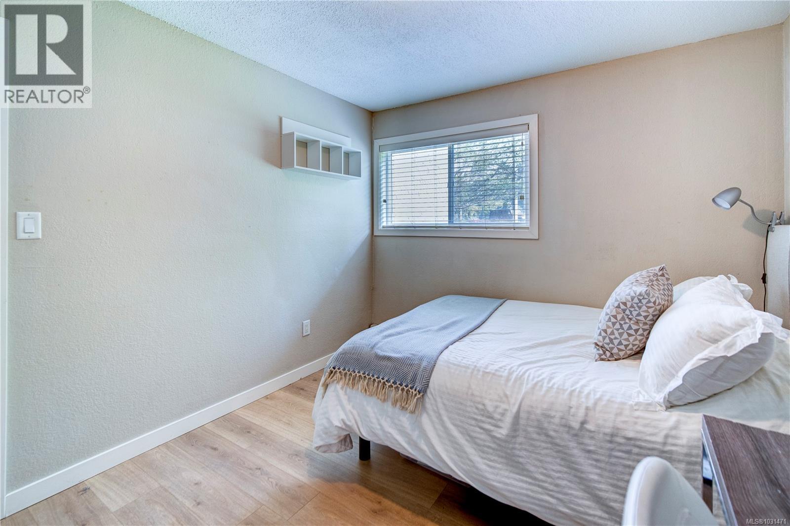 101 3800 Quadra St, Saanich