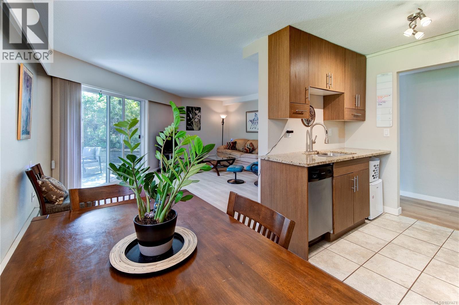 101 3800 Quadra St, Saanich