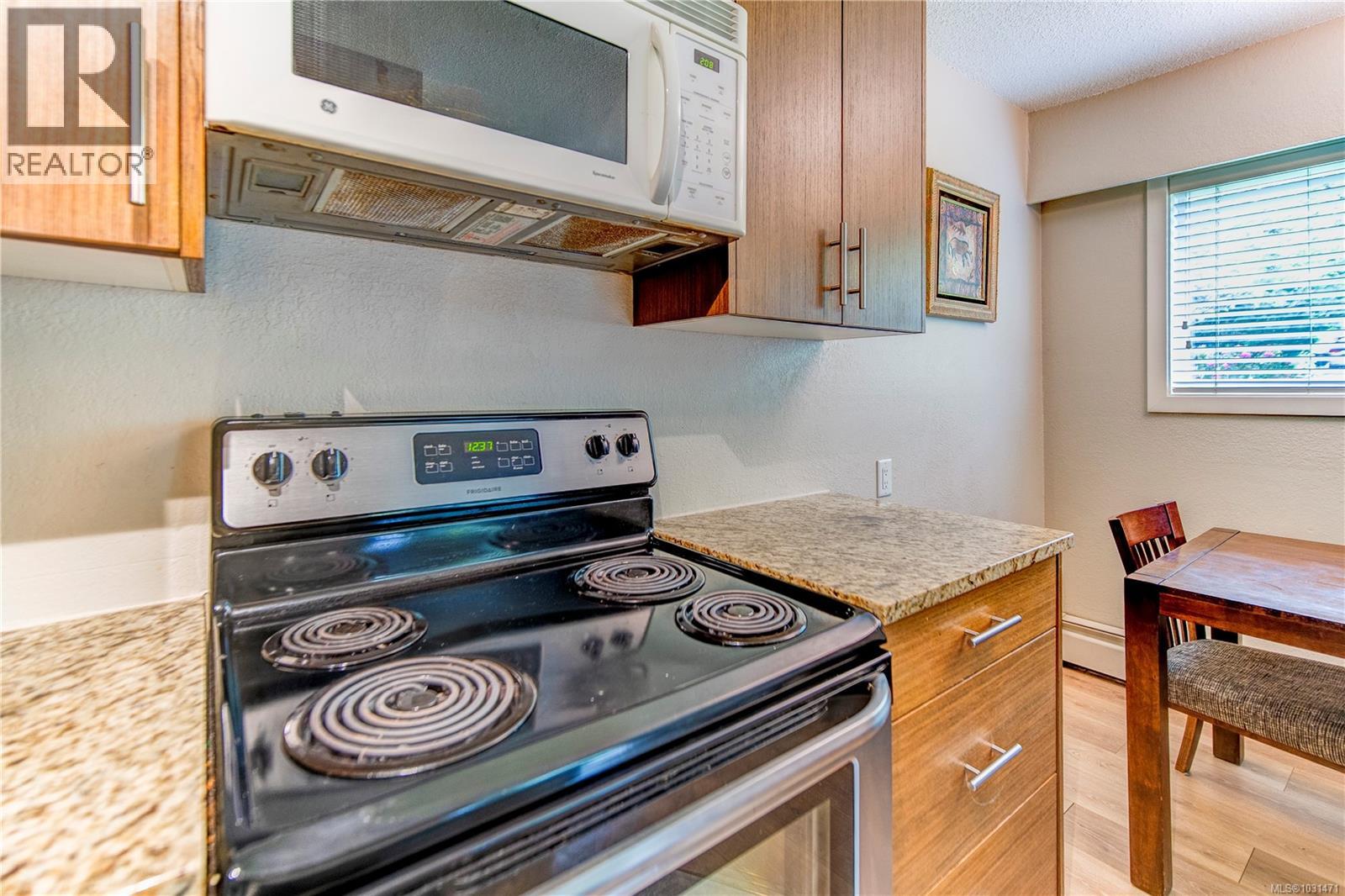 101 3800 Quadra St, Saanich
