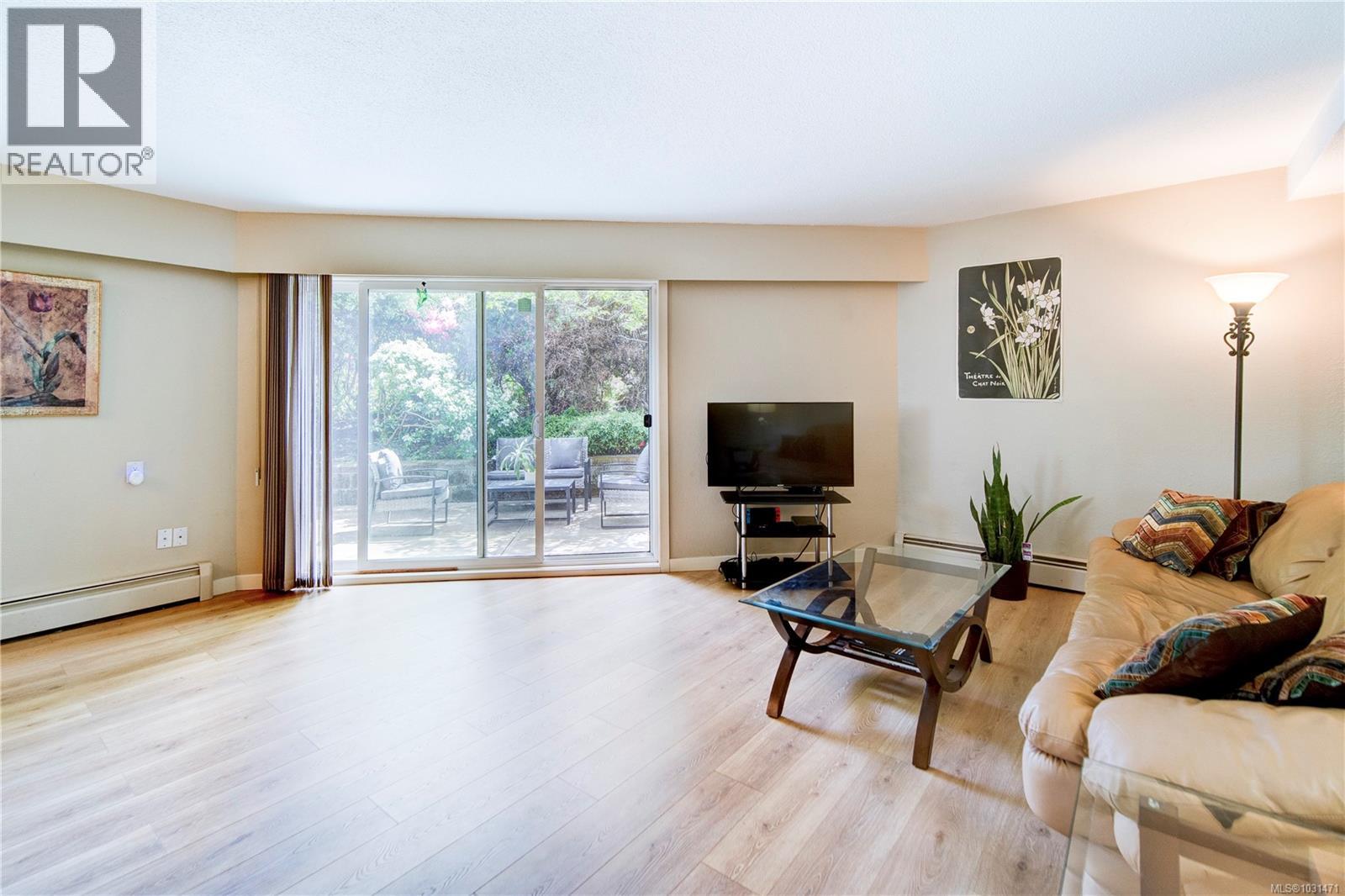 #101 3800 Quadra St - 1