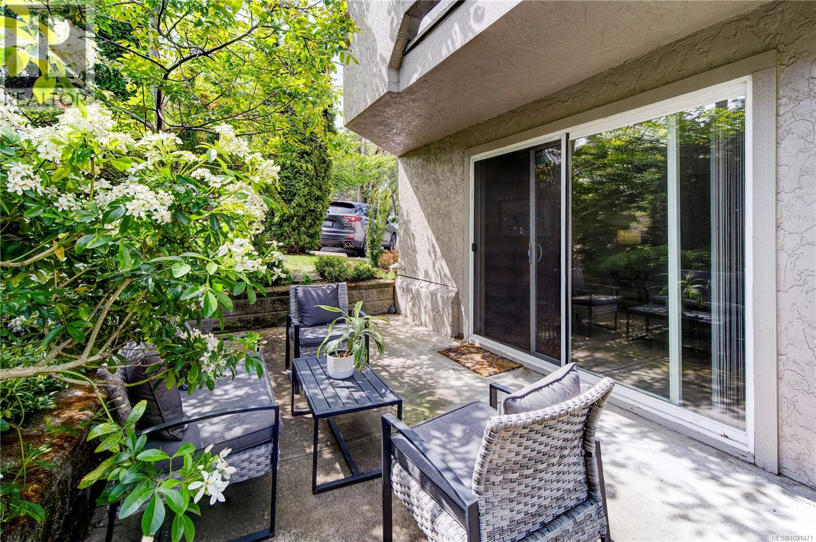 101 3800 Quadra St, Saanich