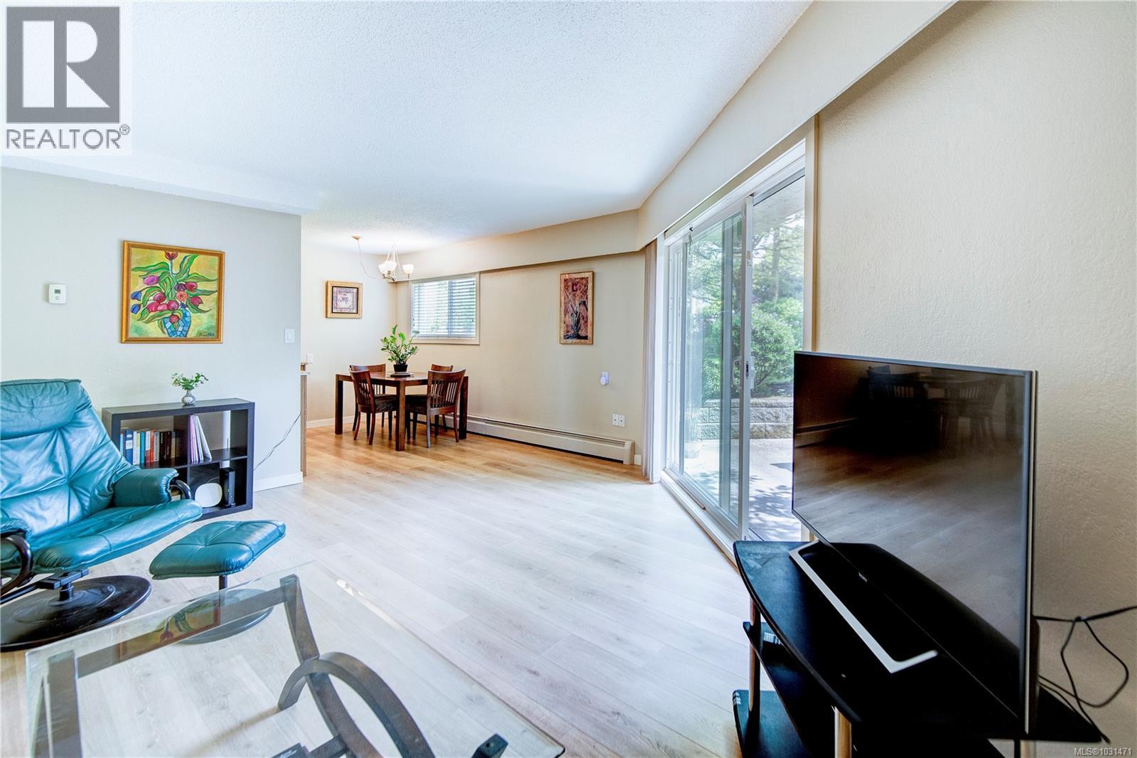 #101 3800 Quadra St - 5
