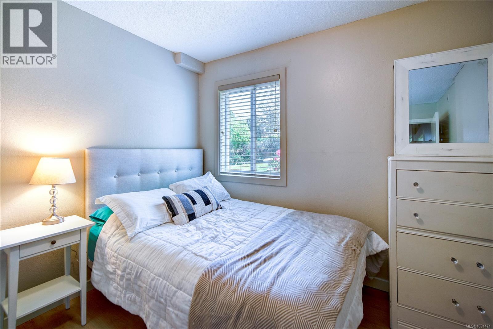101 3800 Quadra St, Saanich