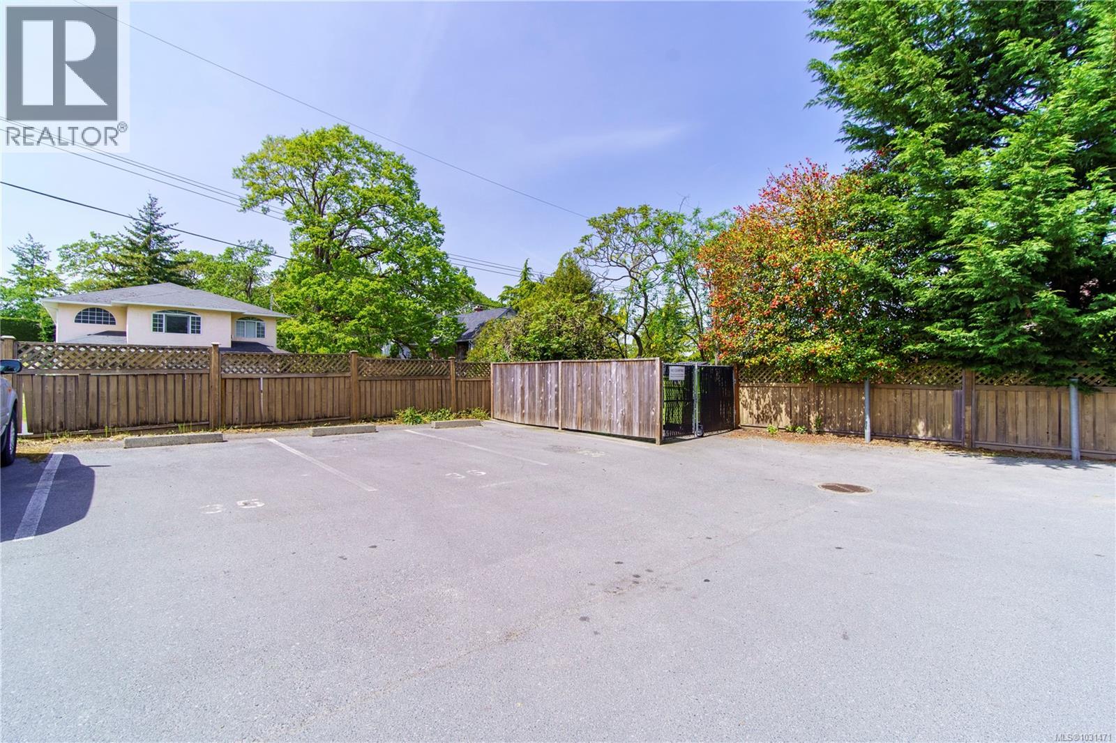 #101 3800 Quadra St - 30