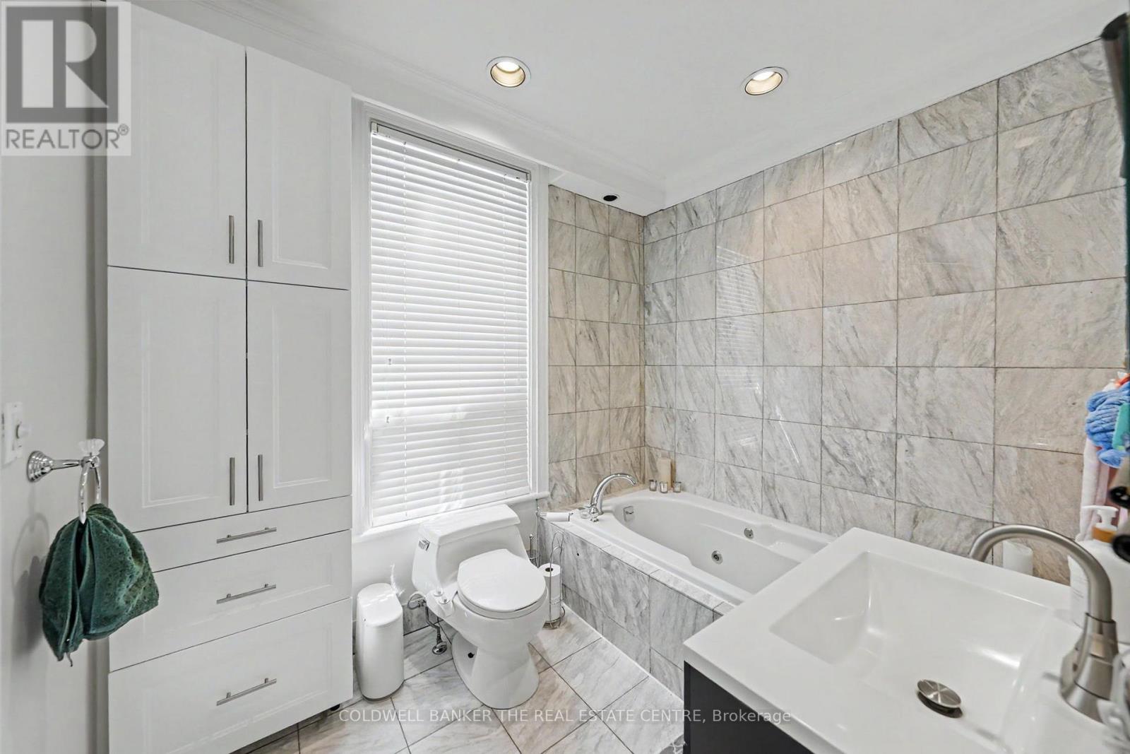 #3+ 413 SHERBOURNE STREET E - 19