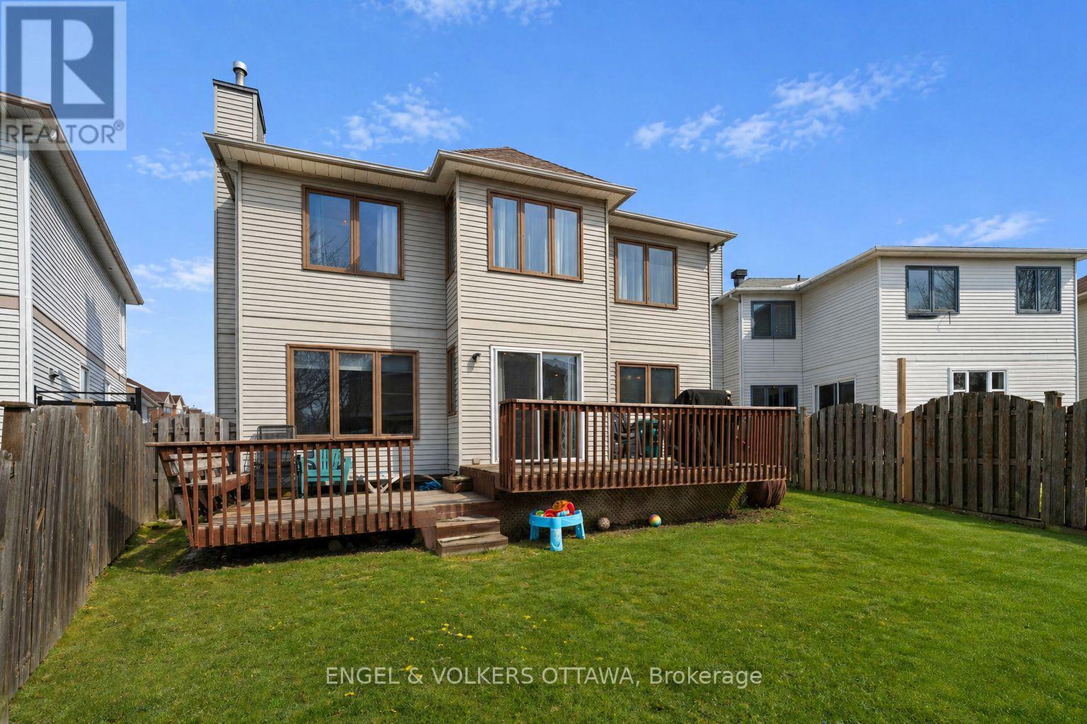 17 HUNTERSWOOD CRESCENT — photo 36