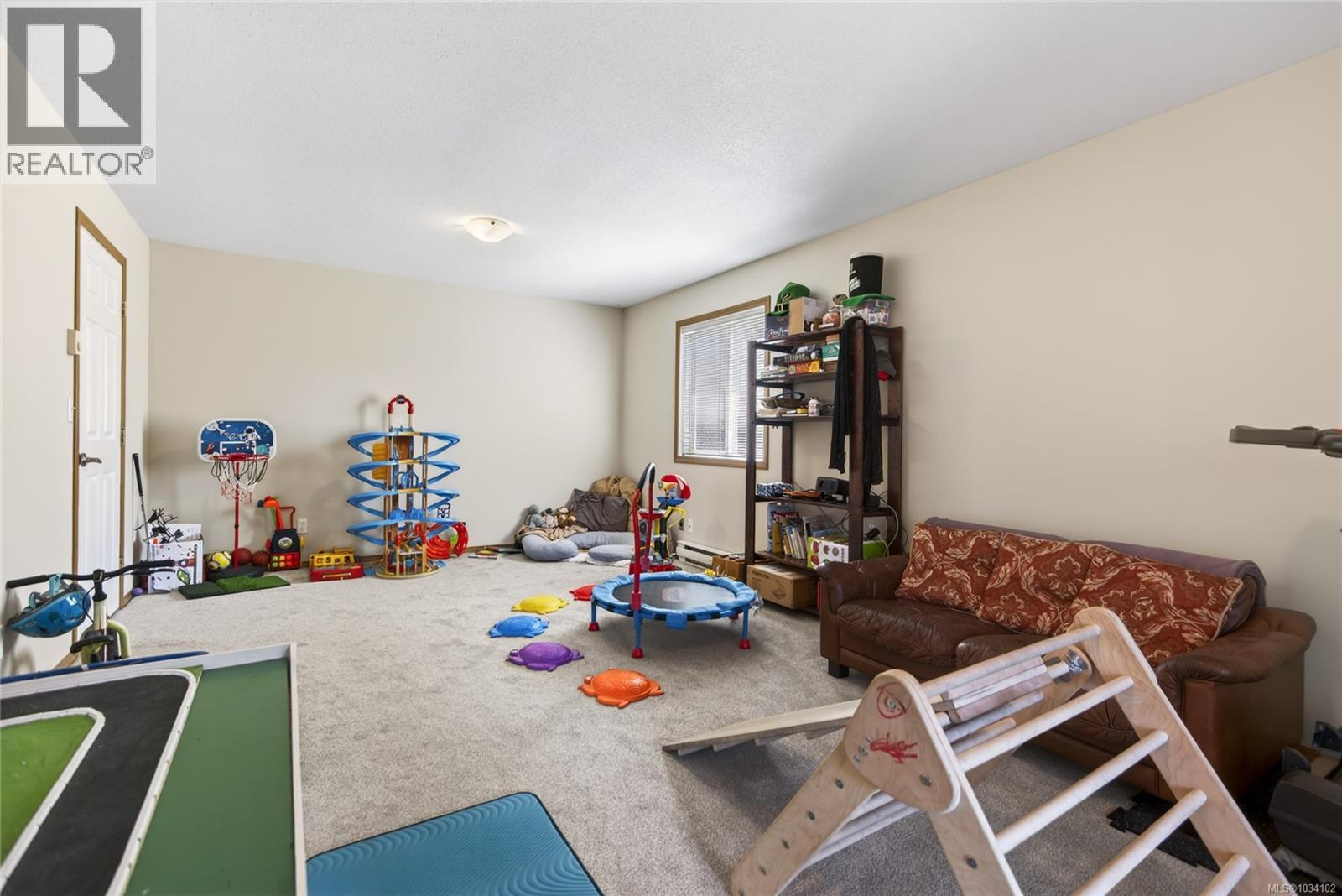 1270 Noel Ave - 35