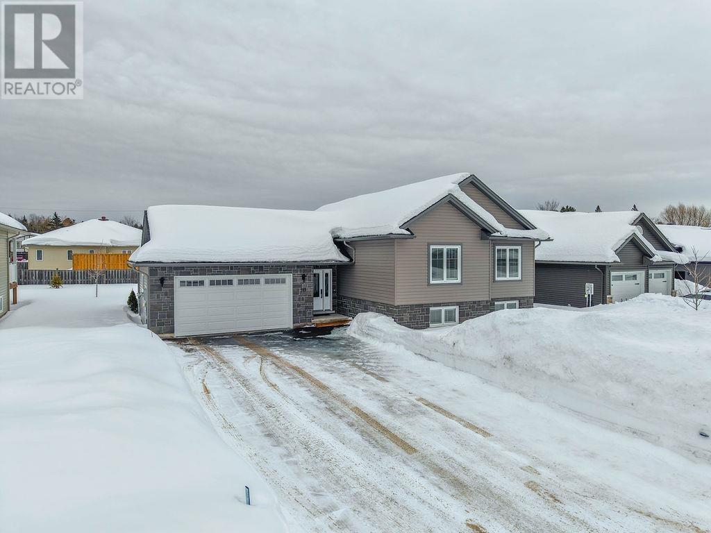 119 Chatfield DR, Sault Ste. Marie, Ontario, P6A0B5 — Photo 4