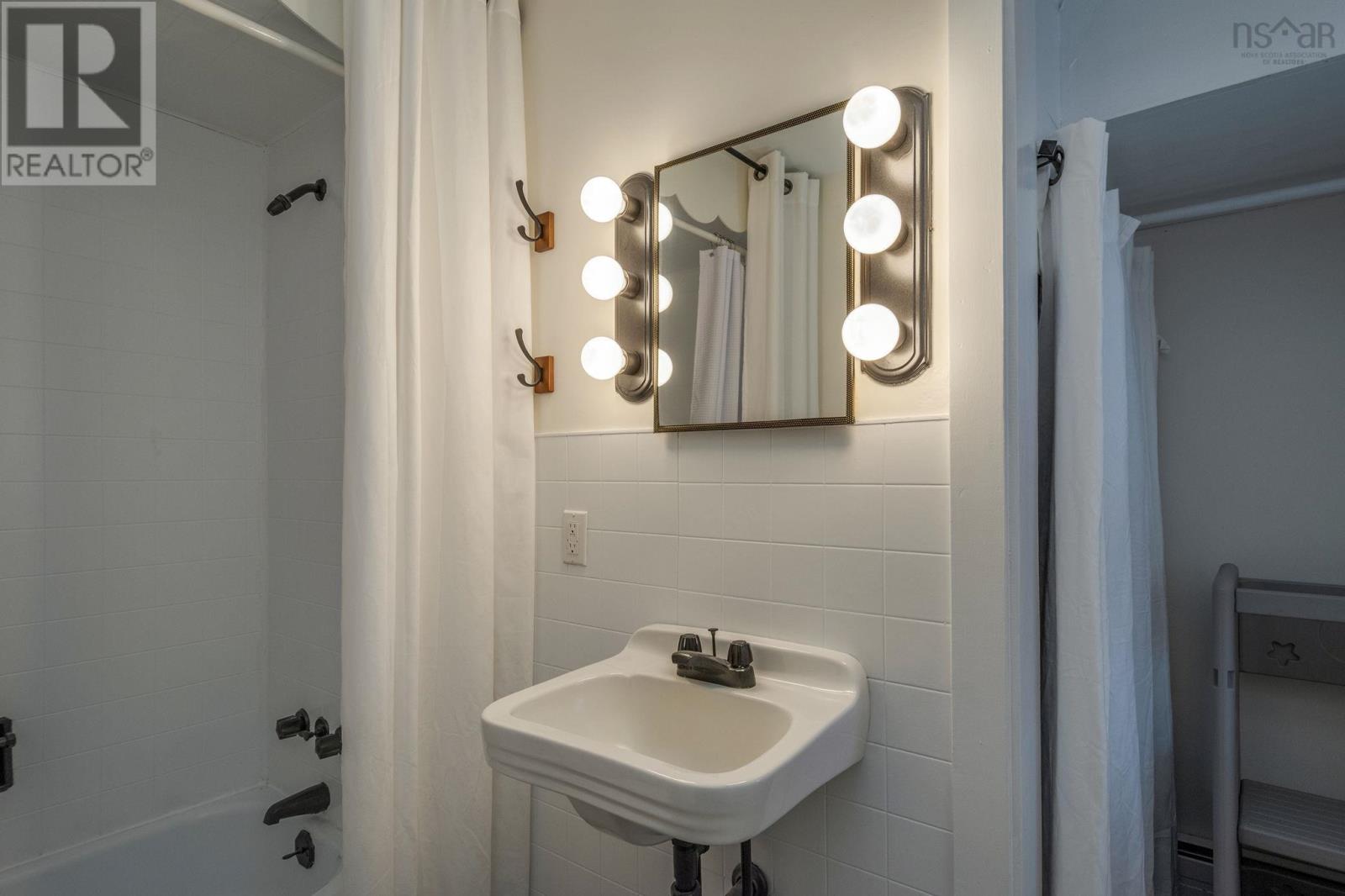 Property 24 of 44 of 3605 Highway 1