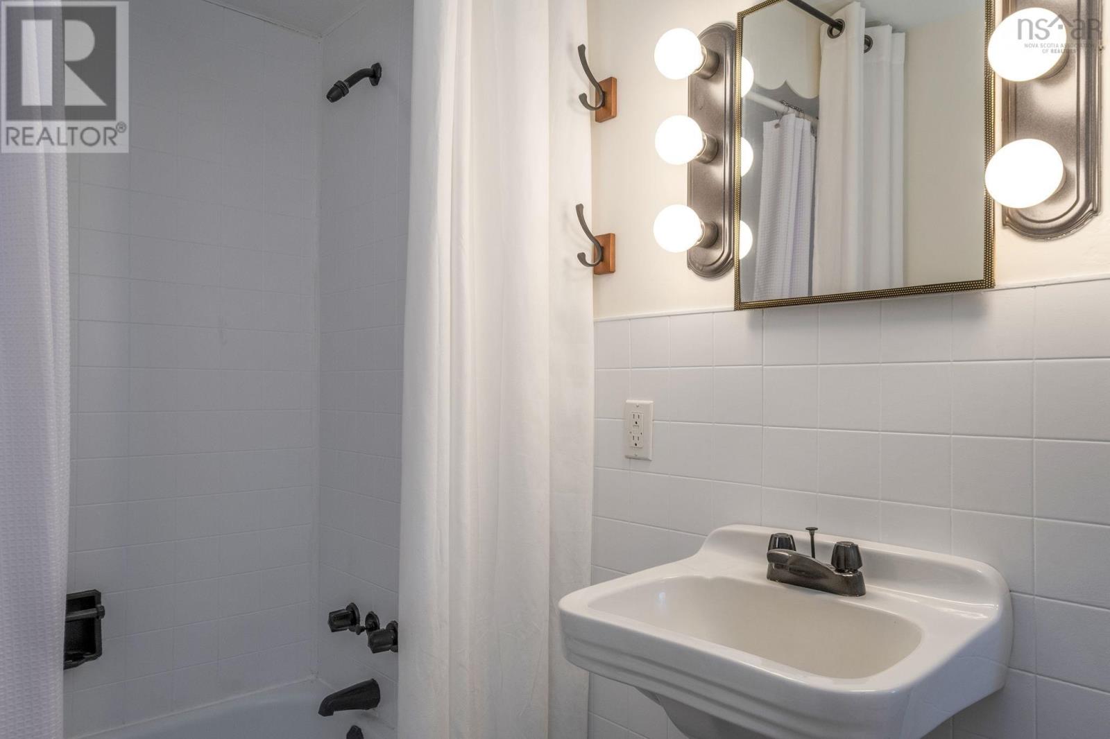 Property 26 of 44 of 3605 Highway 1