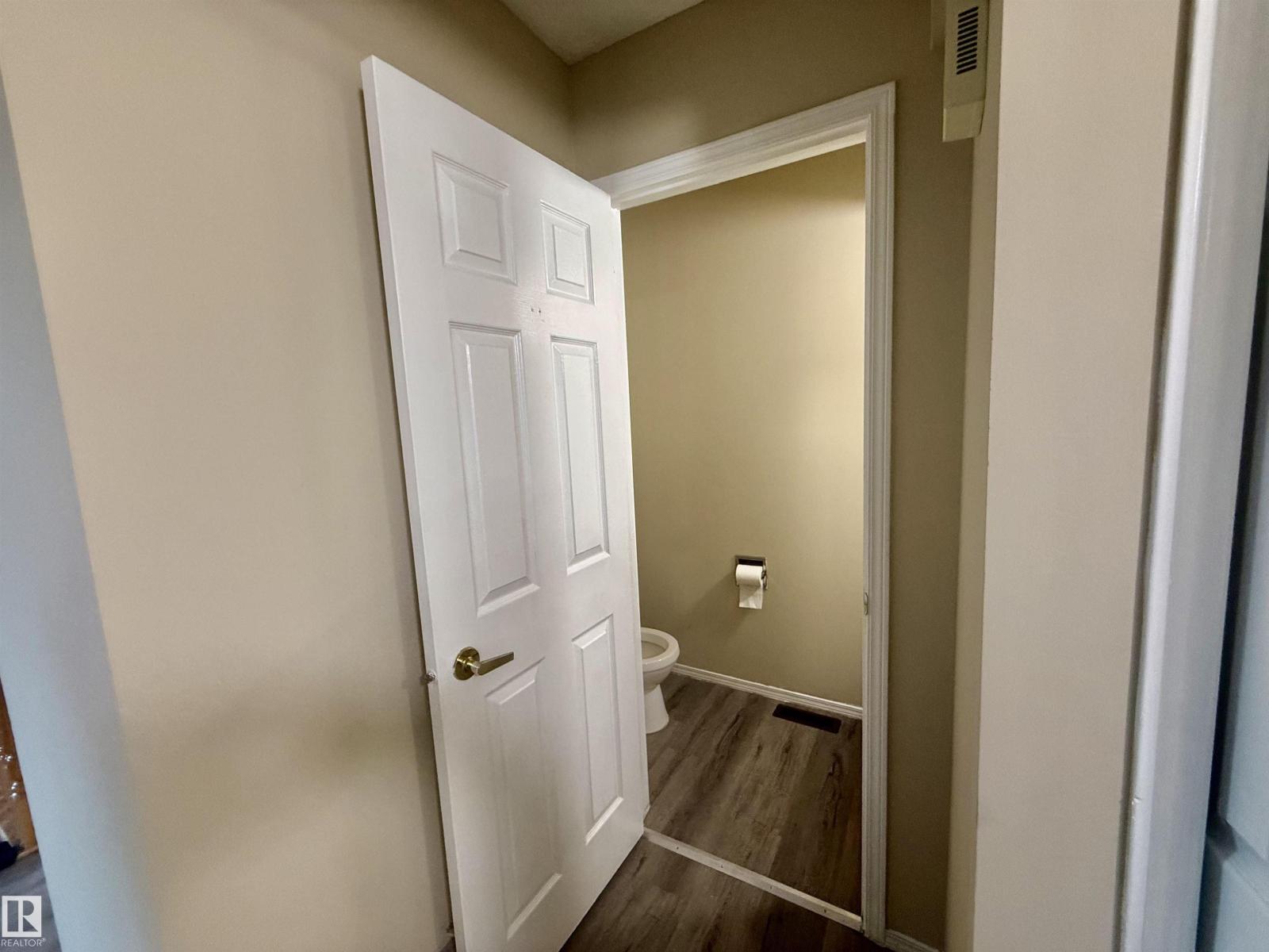 10905 74 AV NW - 14