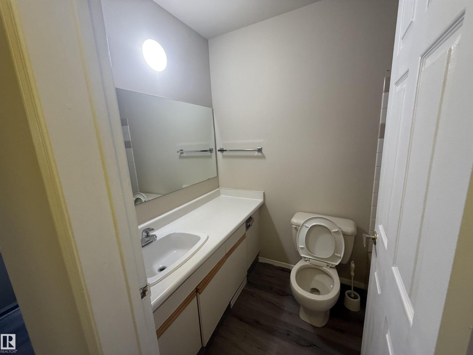 10905 74 AV NW - 19