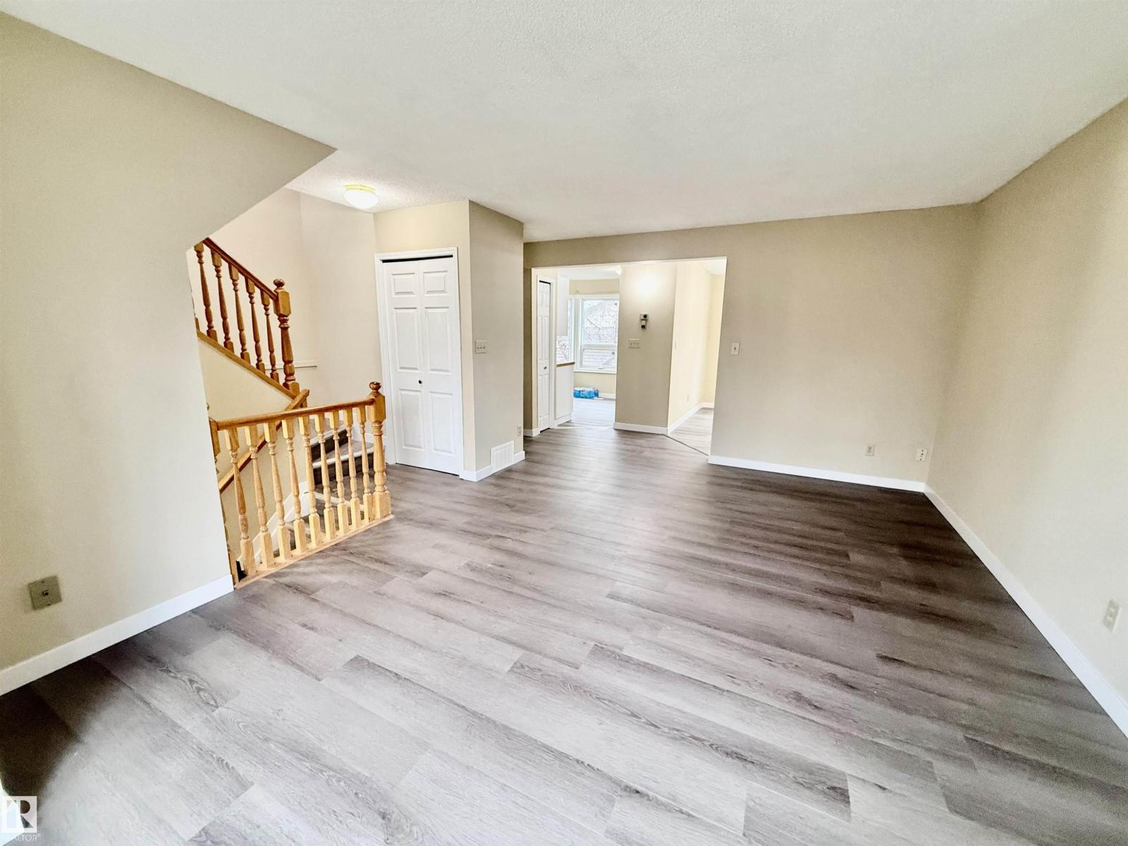 10905 74 AV NW - 9