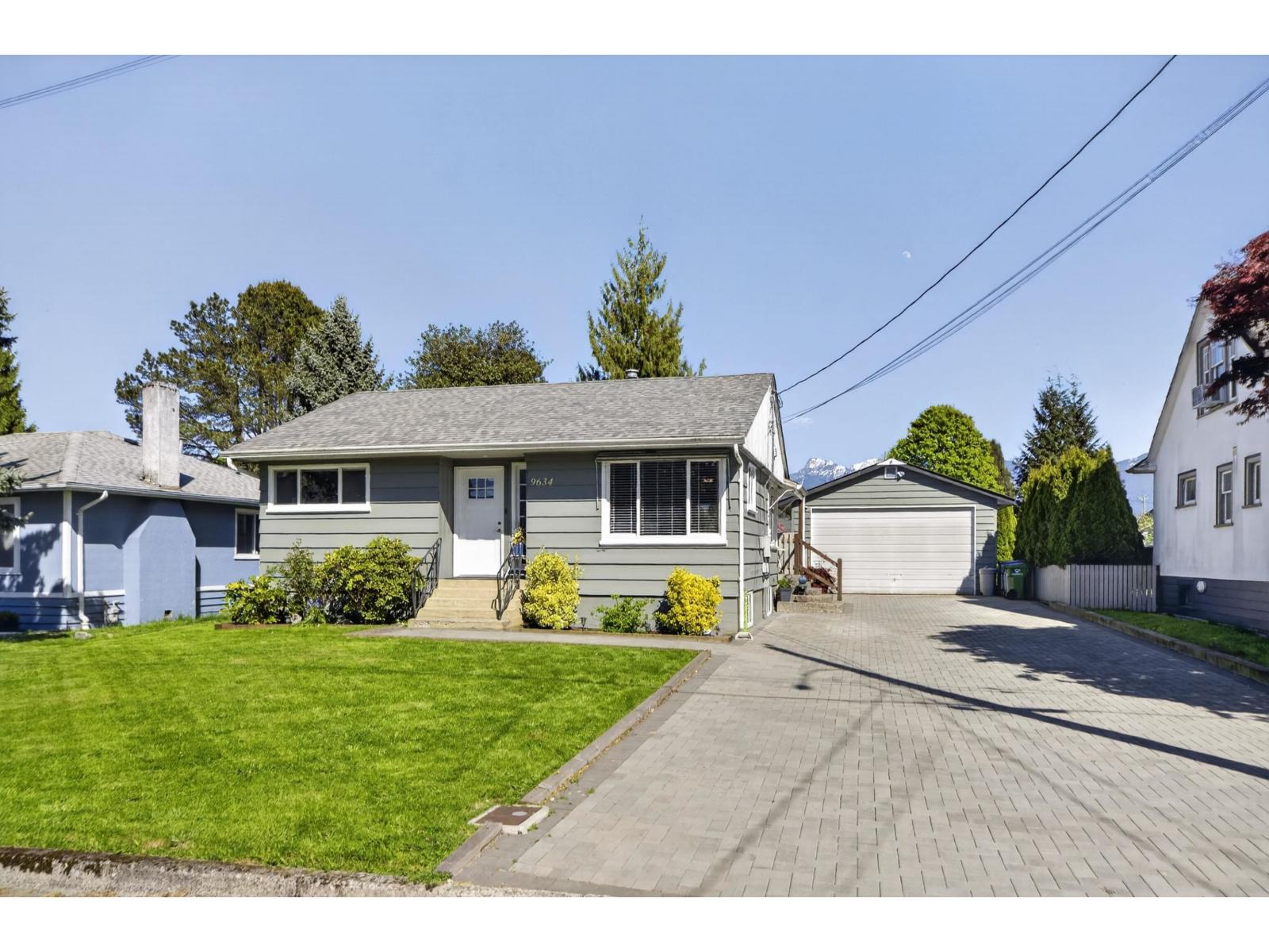 9634 HAZEL STREET, Chilliwack Proper East