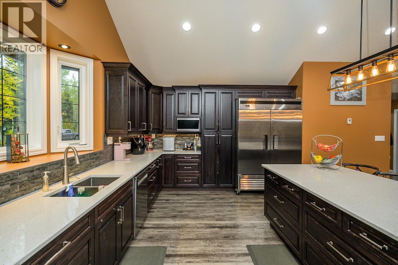 Photo 8 of 40 — 4438 HANET ROAD · Prince George, BC