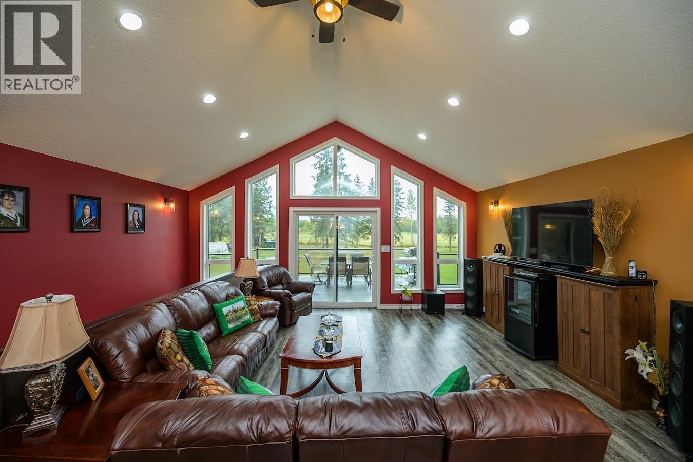 Photo 10 of 40 — 4438 HANET ROAD · Prince George, BC