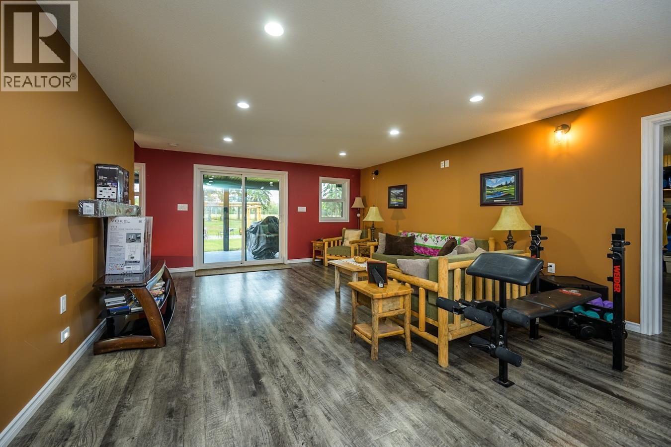 Photo 12 of 40 — 4438 HANET ROAD · Prince George, BC