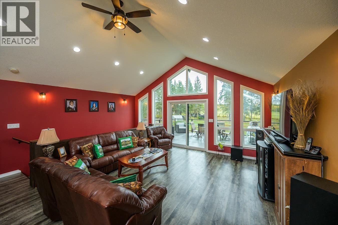 Photo 11 of 40 — 4438 HANET ROAD · Prince George, BC