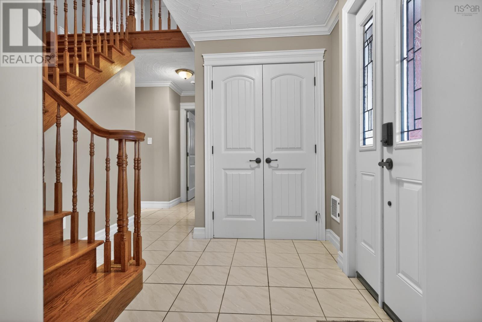 144 Pinewood Crescent - Image 2