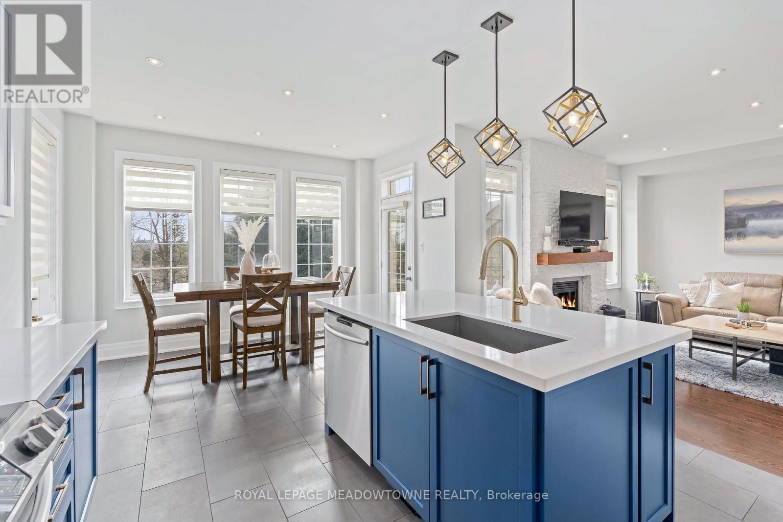 10 SILVER POND DRIVE - 16