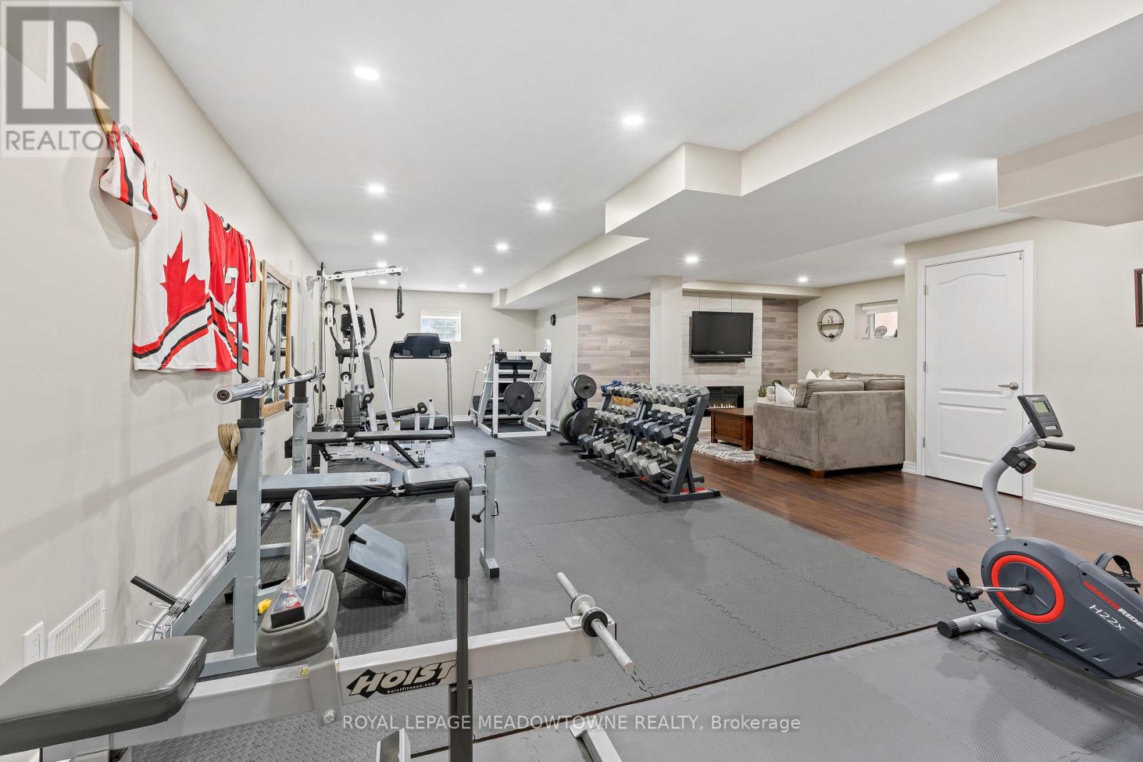 10 SILVER POND DRIVE - 32