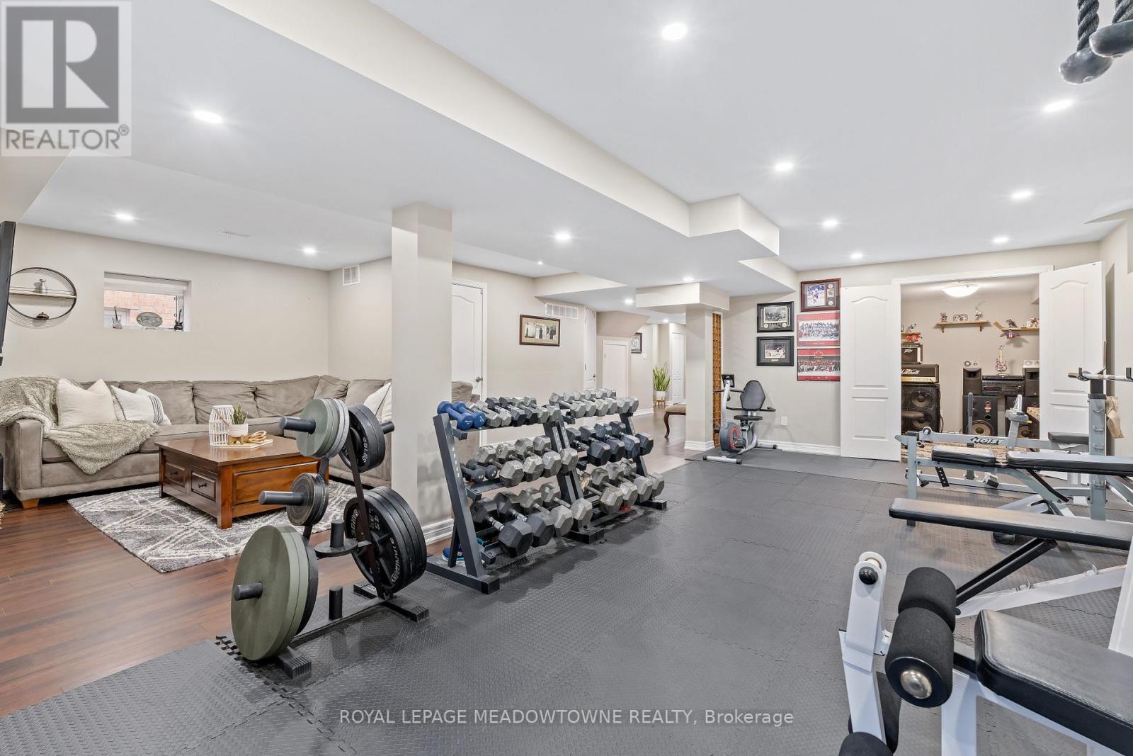 10 SILVER POND DRIVE - 34
