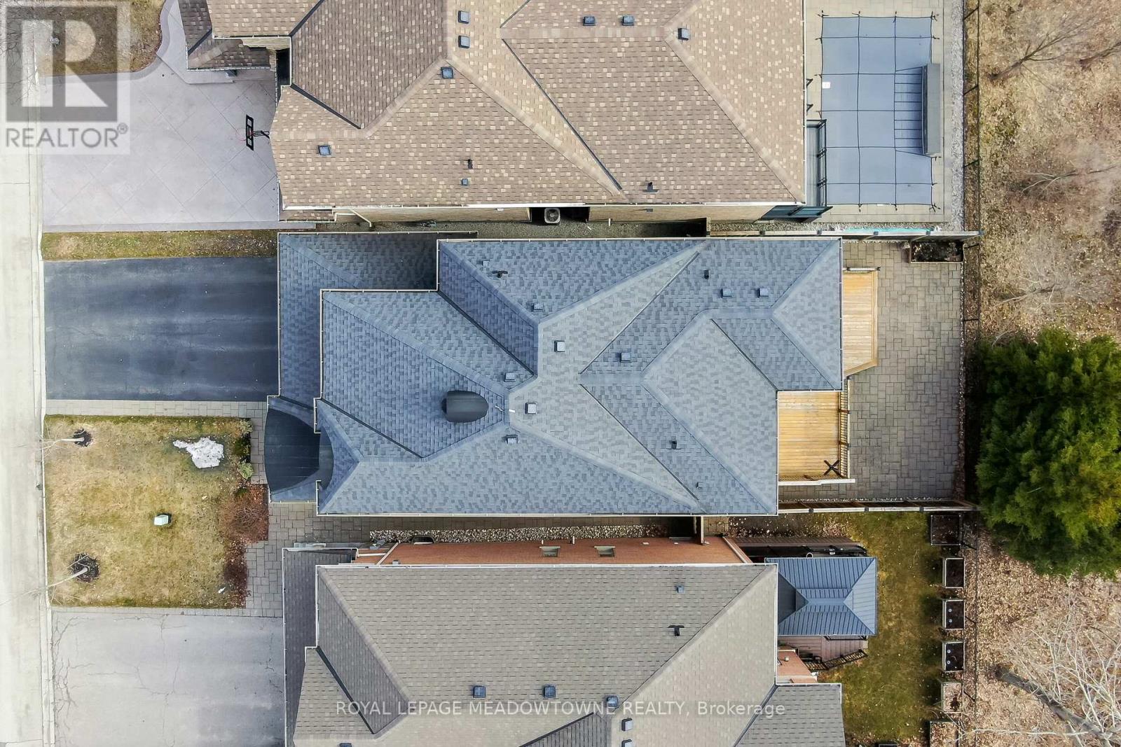 10 SILVER POND DRIVE - 38