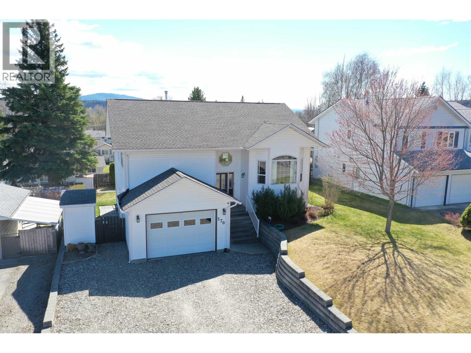570 PIERCE CRESCENT - 1
