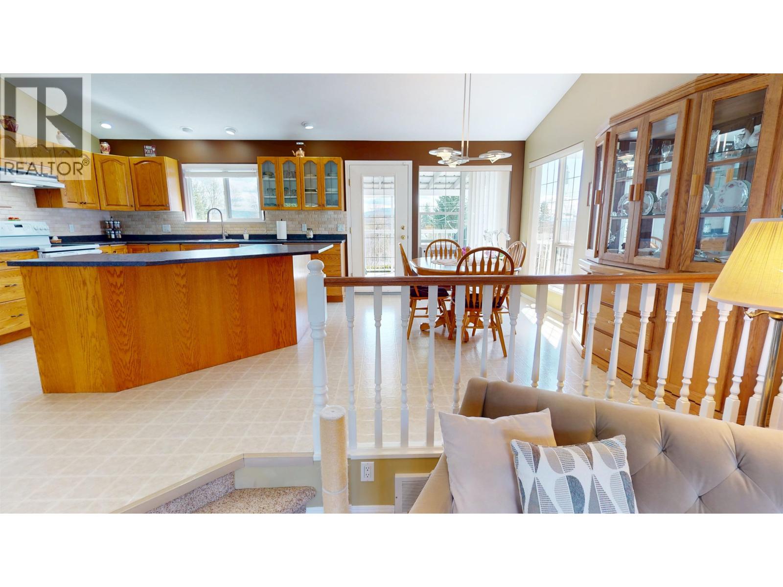 570 PIERCE CRESCENT - 12