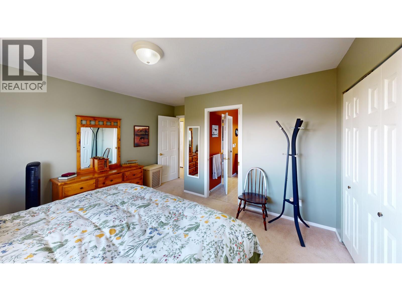 570 PIERCE CRESCENT - 19